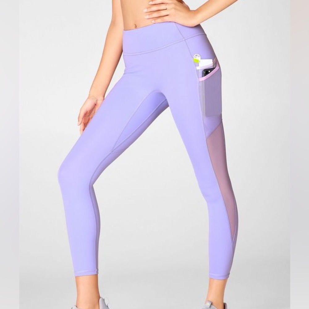 Lavender Fabletics 7/8 leggings with pockets (NWT)